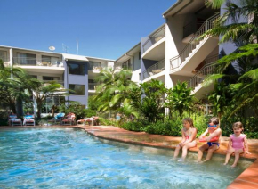 Отель Flynns Beach Resort  Порт-Маквери